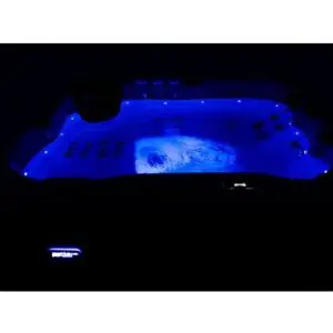 Platinum Spas Whirlpool Deluxe Happy bei Nacht