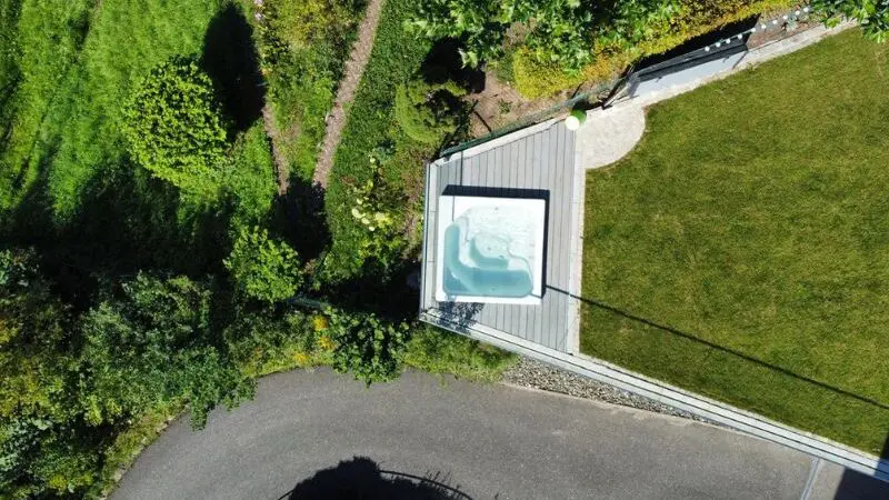 Hot Tub in exponierter Lage