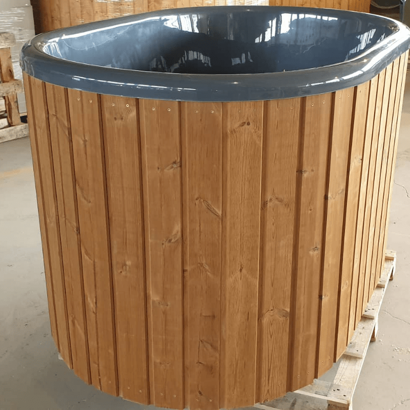 Badezuber ohne Ofen mit Holzverkleidung